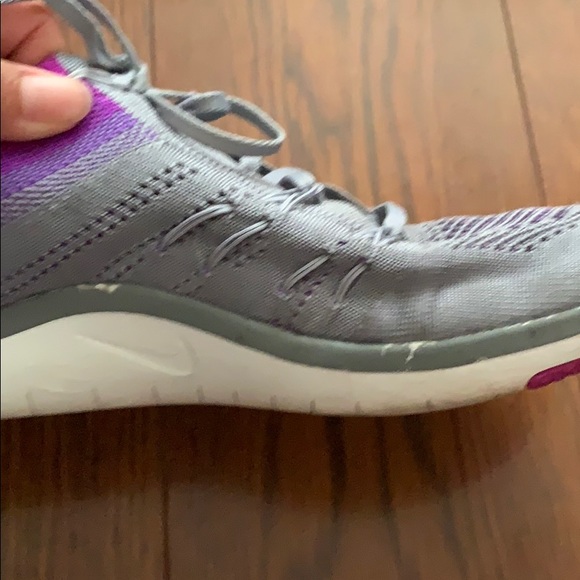 Nike Sneakers... Size 8 1/2 - Picture 6 of 15